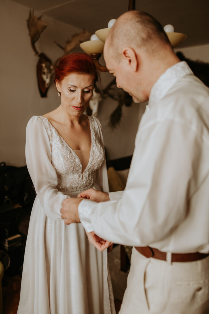 svadobné prípravy nevesta so ženíchom, svadobný fotograf východ