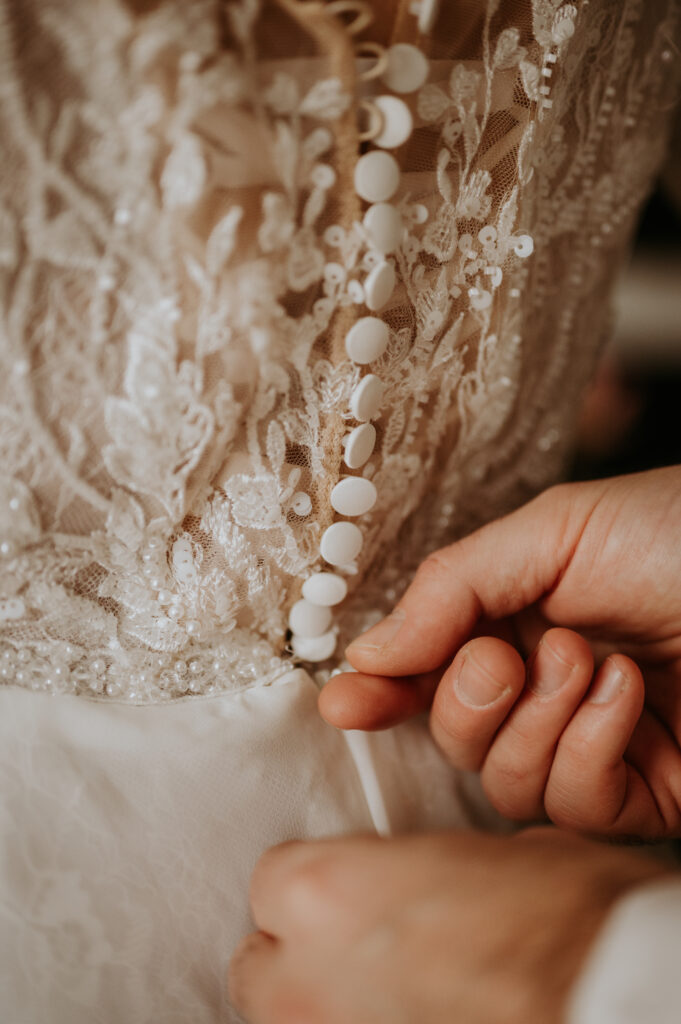 detail na svadobné šaty